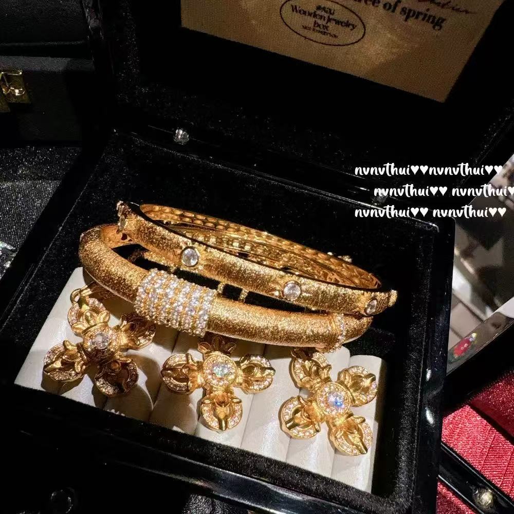 Elegant Gold-Plated Brushed Nebula Carved Bangle and Minimalist Zircon Gold-Plated Brushed Bracelet – Chic Modern Jewelry Set