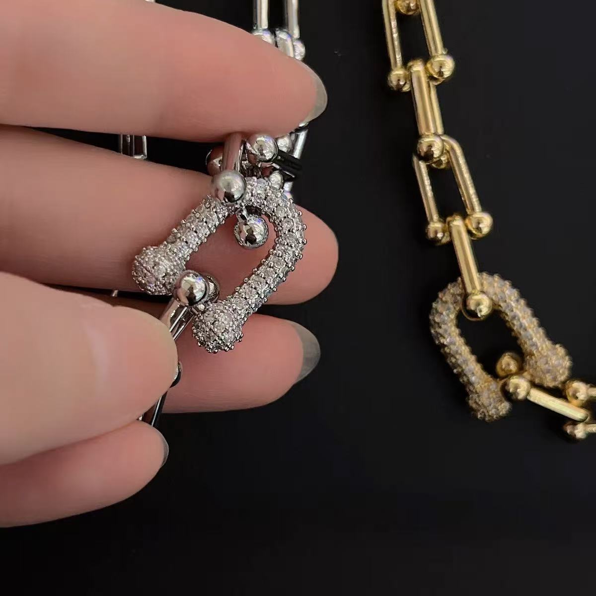 Light Luxury “Horseshoe Buckle” U-Shape Zircon Necklace – Chic Minimalist Designer Choker with Timeless Sophistication