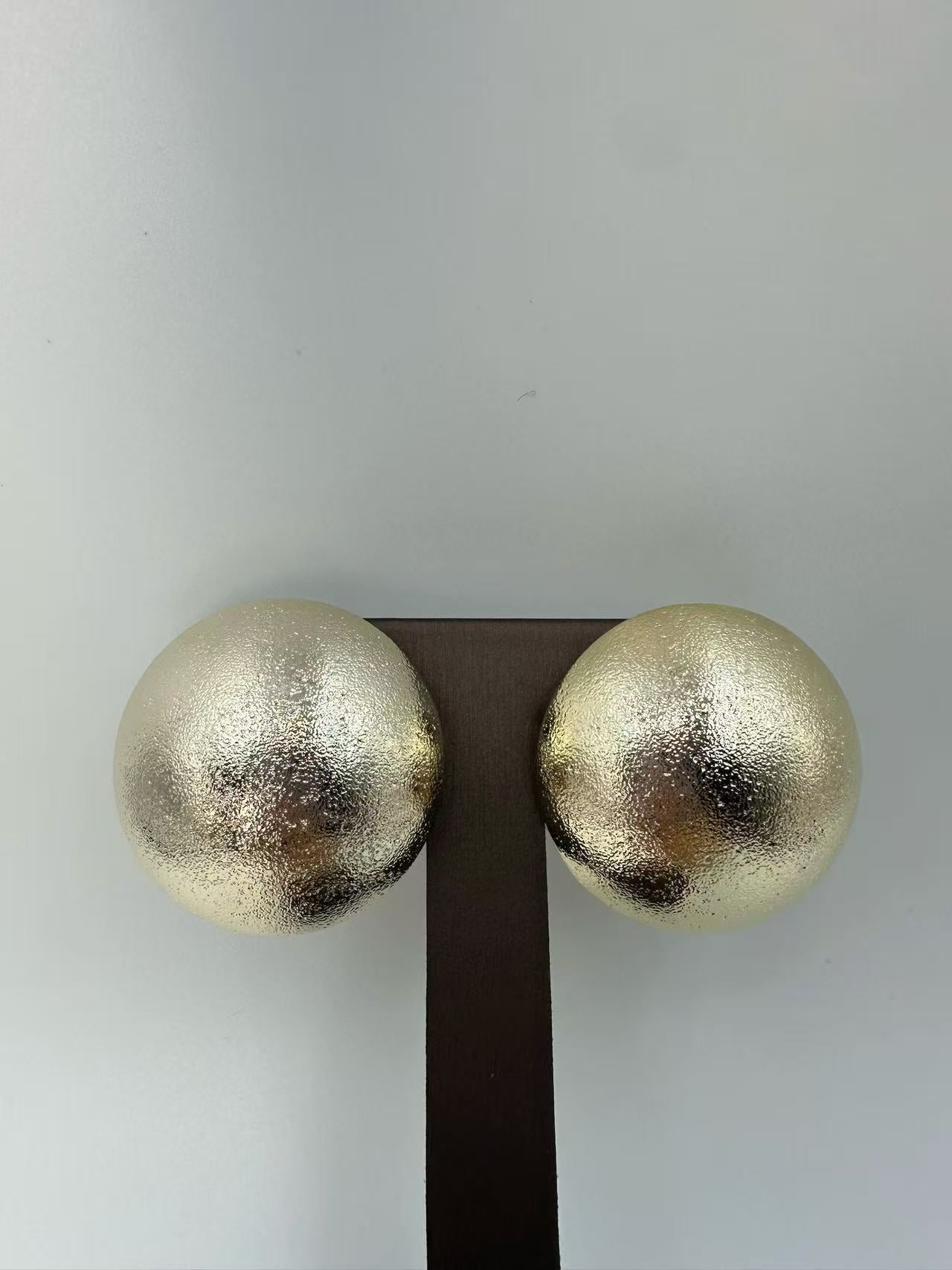 Elegant Matte Gold-Plated Oversized Hemisphere Earrings – Fashionable Bicolor K-Gold Statement Earrings for Women