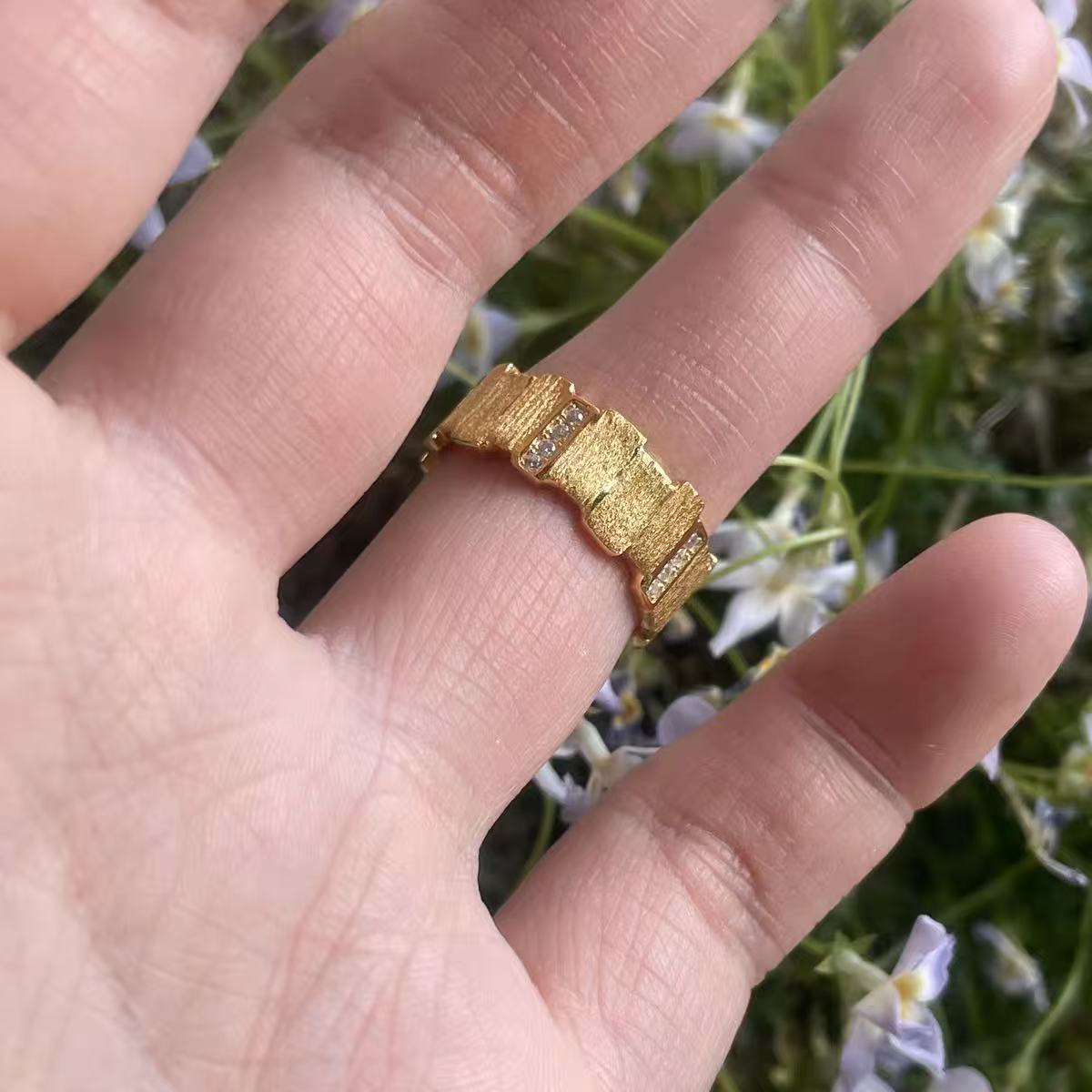 Elegant Brushed Gold Bar Ring with Sparkling Zircon – Minimalist Irregular Design, Retro-Inspired Light Luxury Jewelry