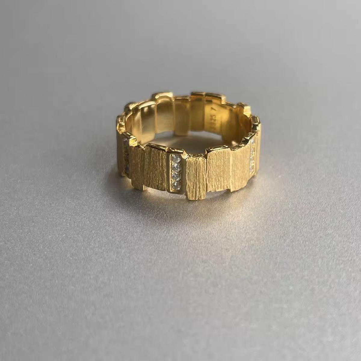 Elegant Brushed Gold Bar Ring with Sparkling Zircon – Minimalist Irregular Design, Retro-Inspired Light Luxury Jewelry