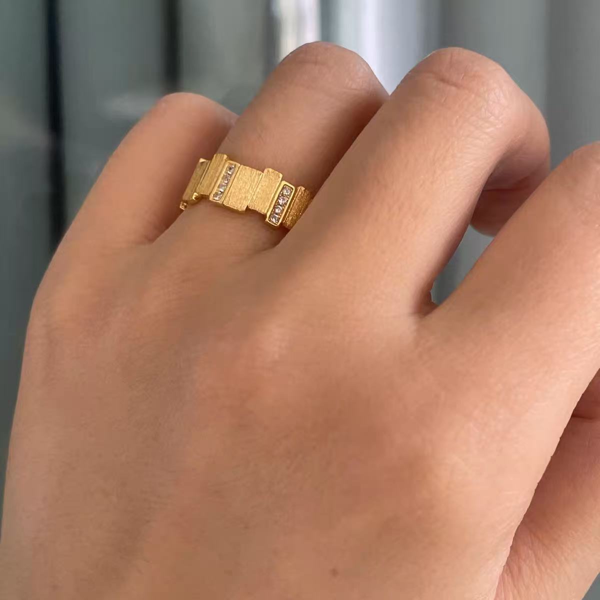 Elegant Brushed Gold Bar Ring with Sparkling Zircon – Minimalist Irregular Design, Retro-Inspired Light Luxury Jewelry