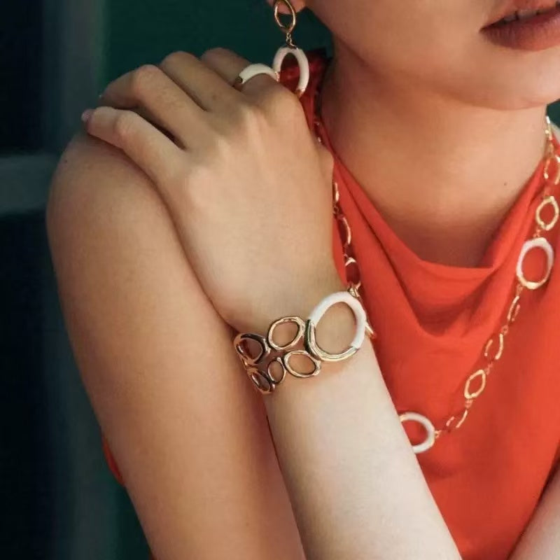 Elegant Hollow Round Ripple Open Bangle – Light Luxury Minimalist European Style, Enamel Drip Color-Block Design