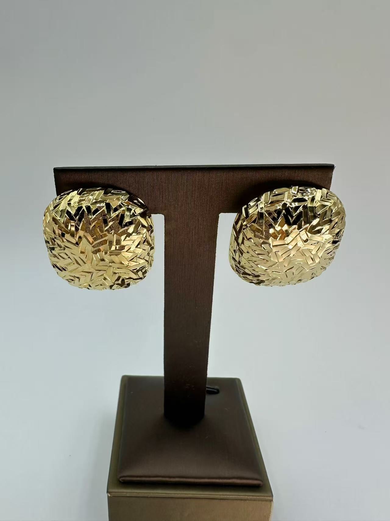 Geometric Square Gold Stud Earrings for Women – Ice-Cracked Design, Light Luxury, Bold and Unique Statement Jewelry