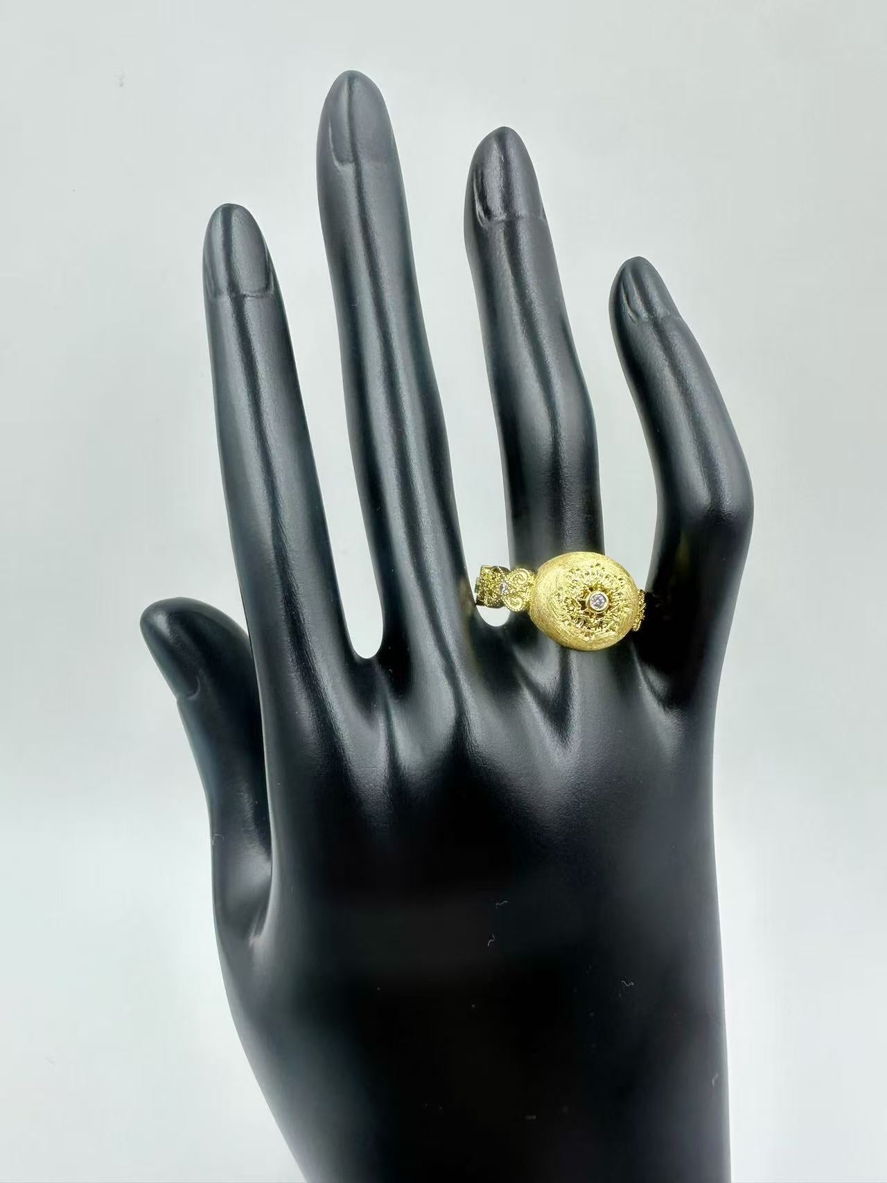 Italian Vintage-Inspired Gold Coin Ring – Brushed Hammered Finish, Sophisticated Light Luxury Designer Ring