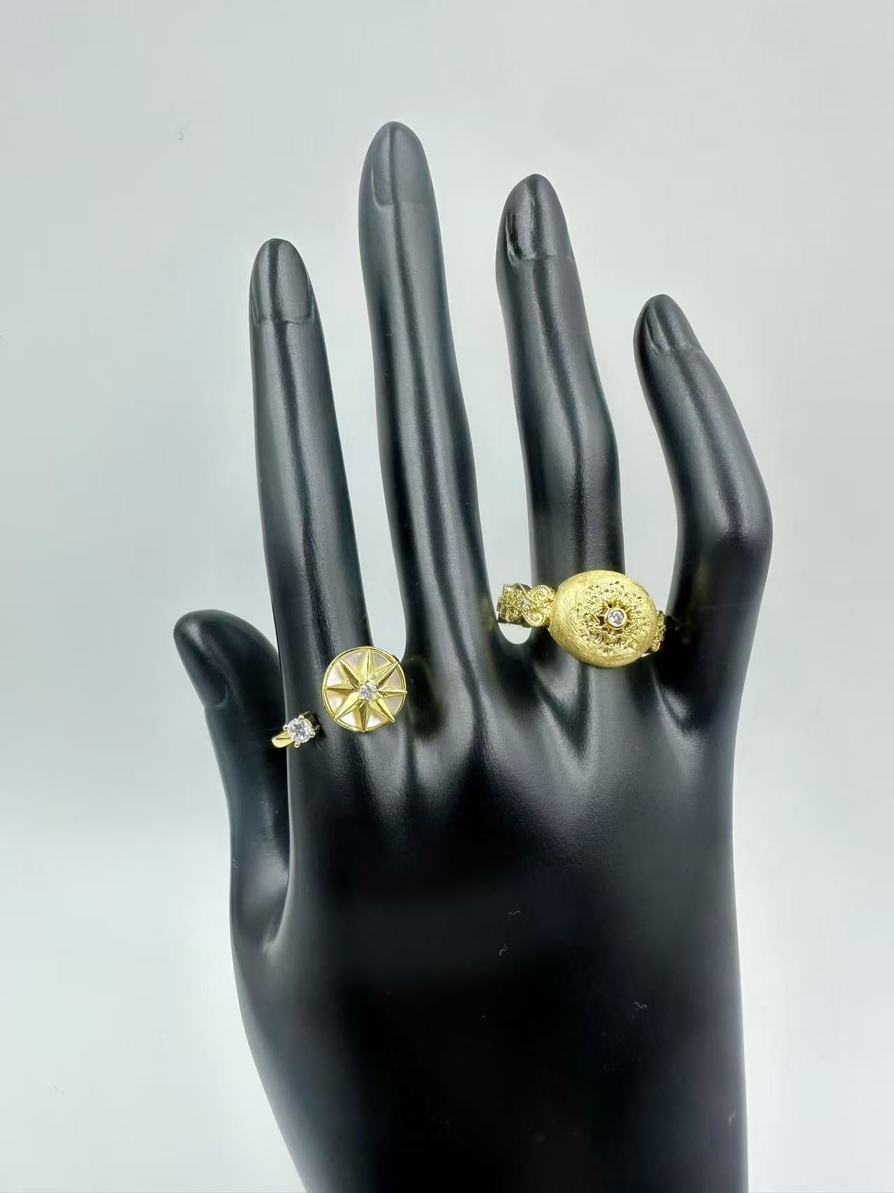 Italian Vintage-Inspired Gold Coin Ring – Brushed Hammered Finish, Sophisticated Light Luxury Designer Ring