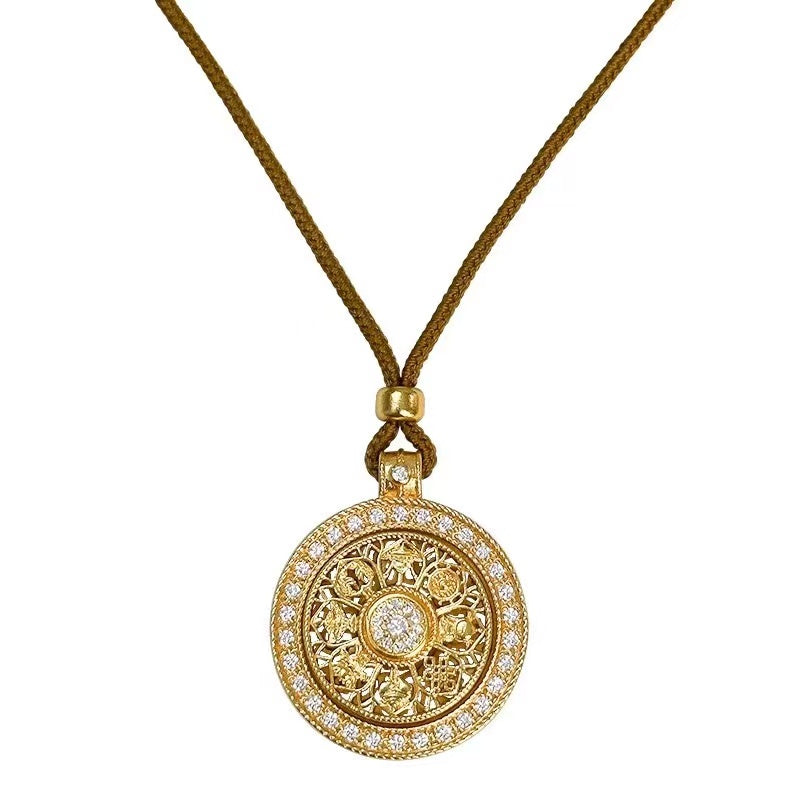 Vintage-Style Imitation Gold Moissanite “Eight-Treasure Compass” Rotating Pendant Necklace – Exquisite Hollow Design & Peace Amulet Symbolism
