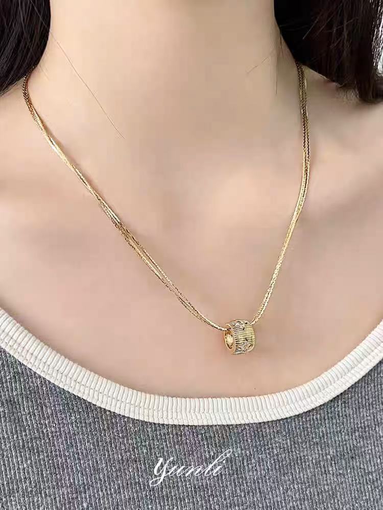 Double-Layer “Four-Leaf Clover” Zircon Pendant Necklace – Light Luxury Metal Chain with Elegant Minimalist Design