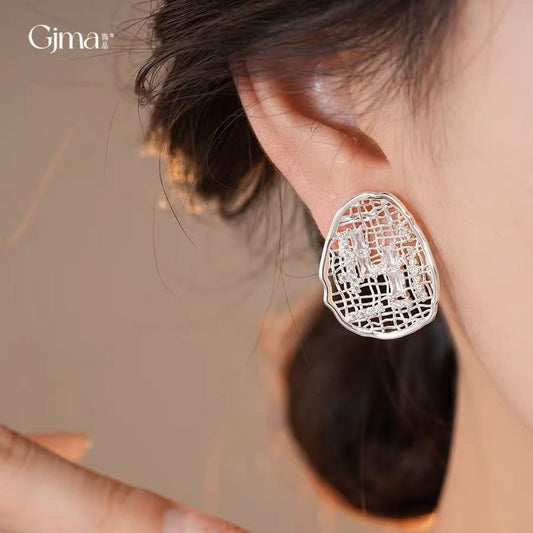 2025 New “Mesh Design” Zircon Stud Earrings for Women – Light Luxury Artistic Style with Sophisticated Detailing