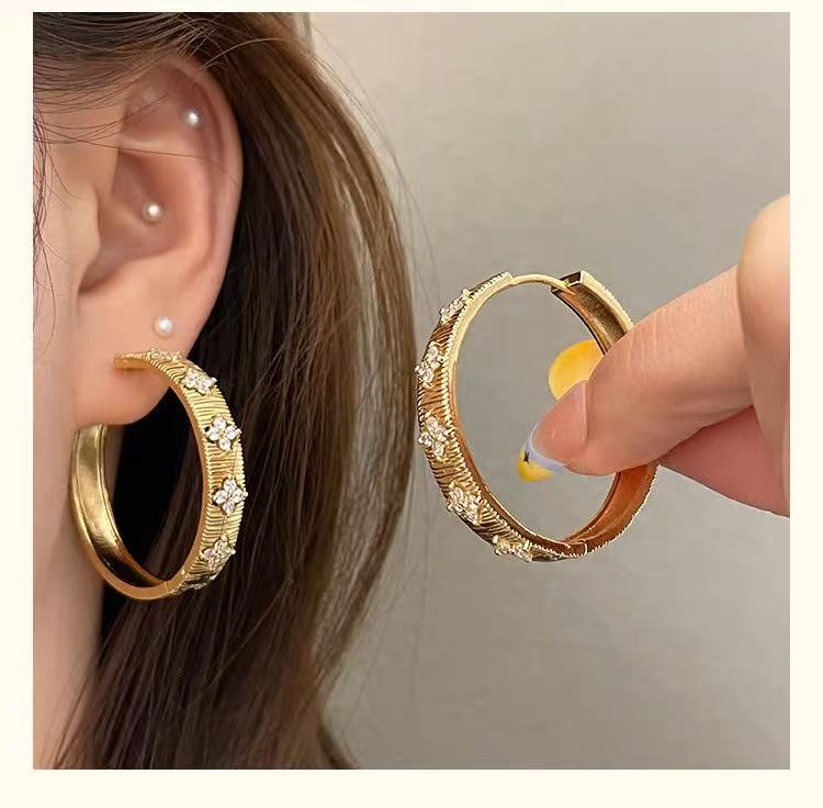 Fashionable Large Hoop Earrings with Delicate Micro Zircon Four-Leaf Clover – Elegant, Statement Light Luxury Jewelry for Women