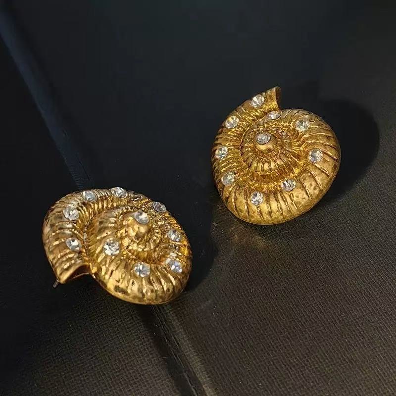 Elegant Vintage Seashell Stud Earrings – Gold-Plated Copper with 925 Sterling Silver Posts, Chic European Design