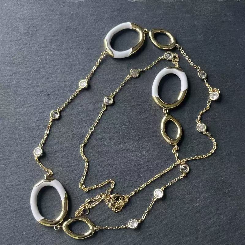 Elegant Ripple Round White Enamel Necklace – Italian Design, Vintage-Inspired, Sophisticated Light Luxury Sweater Chain