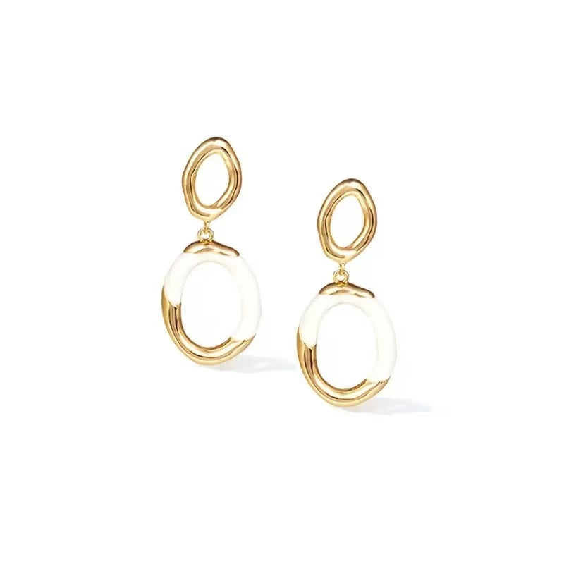 Elegant Ripple Double-Ring Earrings – White Enamel, Sophisticated Minimalist Style, Irregular Oval Statement Earrings