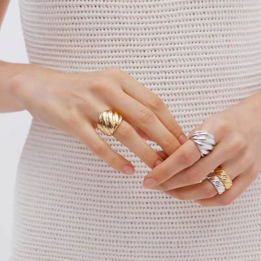 AKI-Inspired Twisted Ring & Wide Twisted Bangle – Elegant Wave and Braided Metal Design, Sophisticated Minimalist Light Luxury Jewelry Set