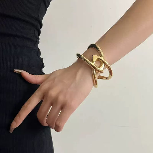 Elegant European Minimalist Hollow Geometric Cross Open Bangle – Sophisticated Light Luxury Plain Circle Bracelet, Unique Designer Jewelry