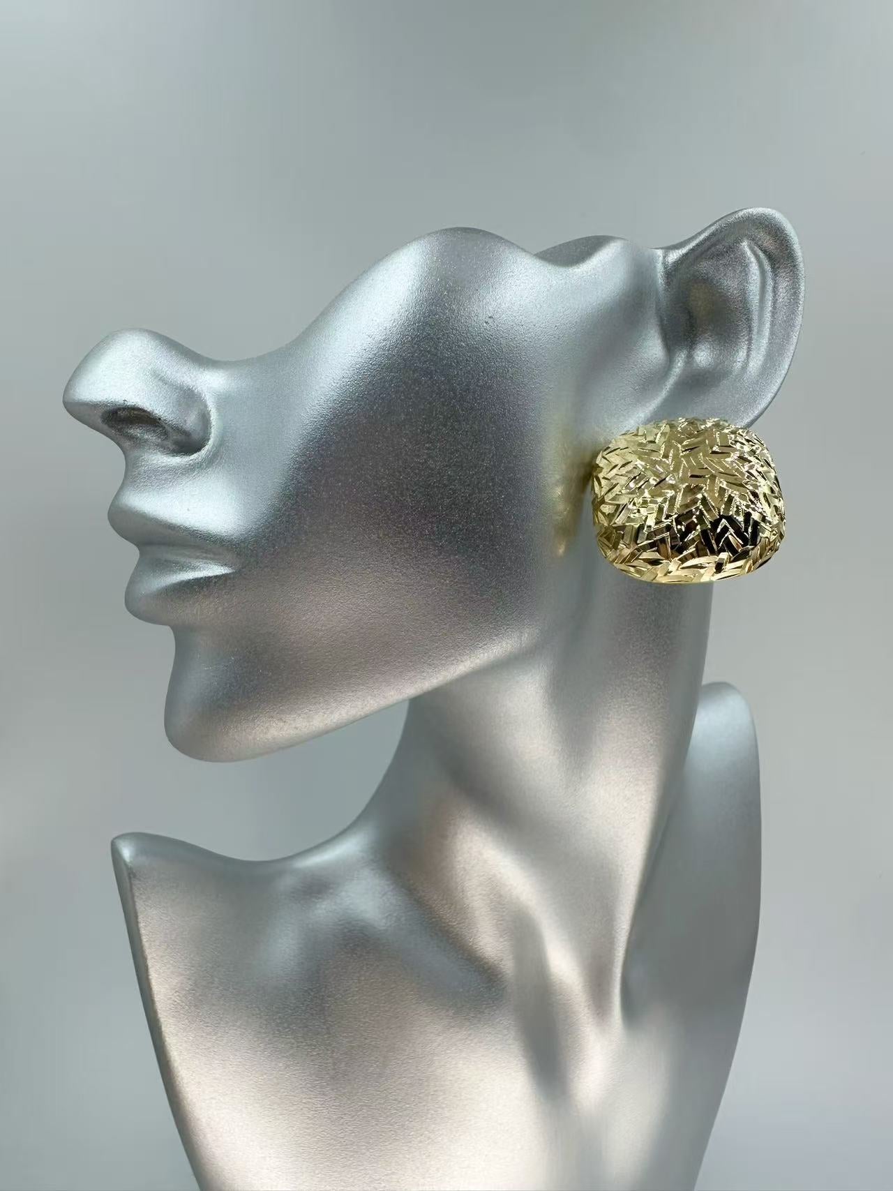 Geometric Square Gold Stud Earrings for Women – Ice-Cracked Design, Light Luxury, Bold and Unique Statement Jewelry