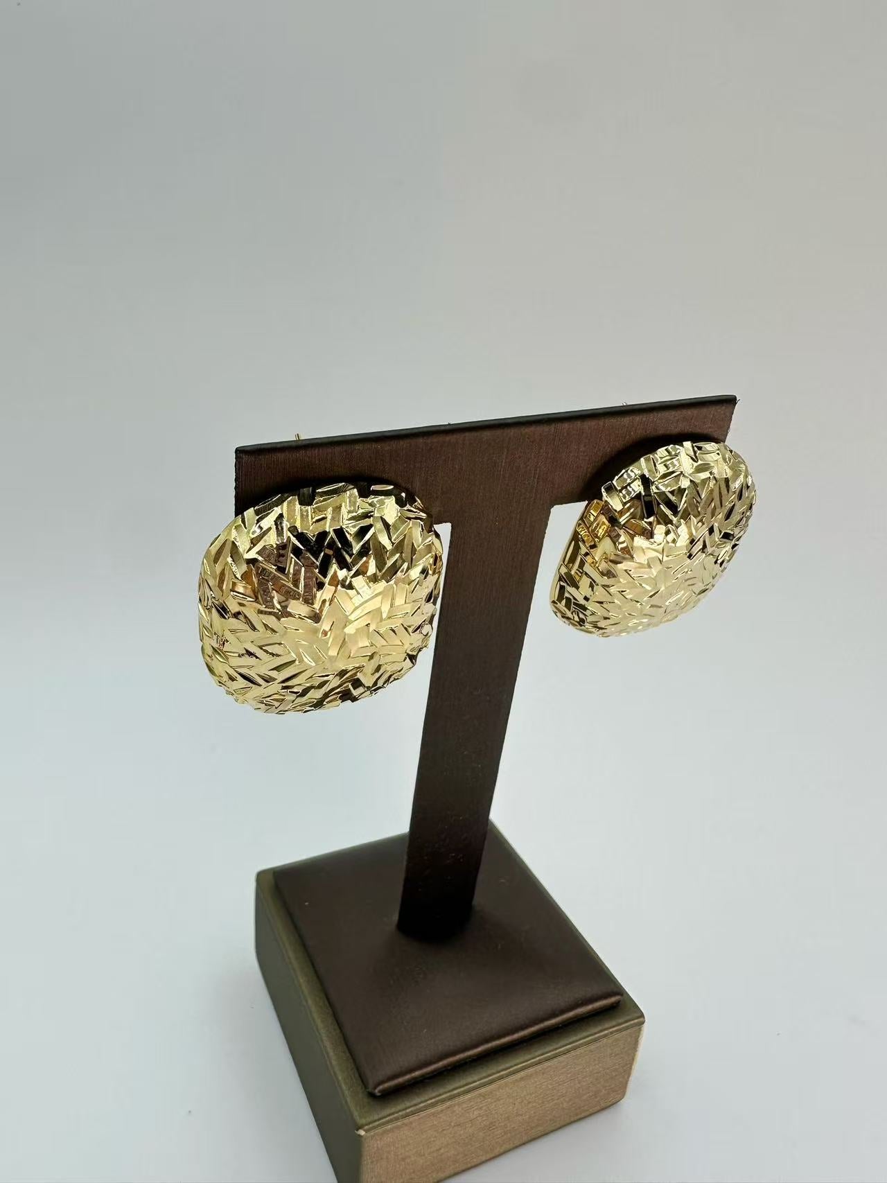 Geometric Square Gold Stud Earrings for Women – Ice-Cracked Design, Light Luxury, Bold and Unique Statement Jewelry