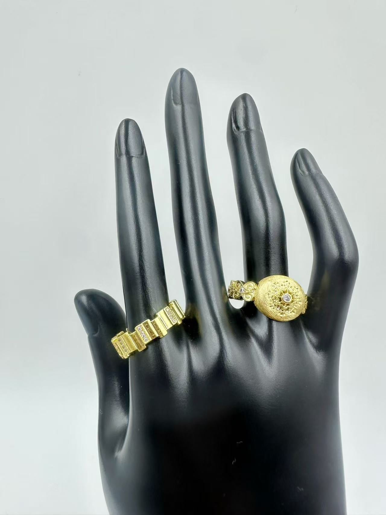 Italian Vintage-Inspired Gold Coin Ring – Brushed Hammered Finish, Sophisticated Light Luxury Designer Ring